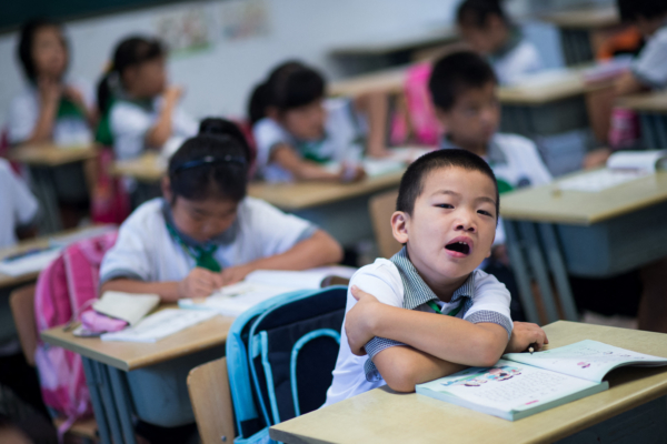多地学校现合并关停潮 突显中国人口骤降