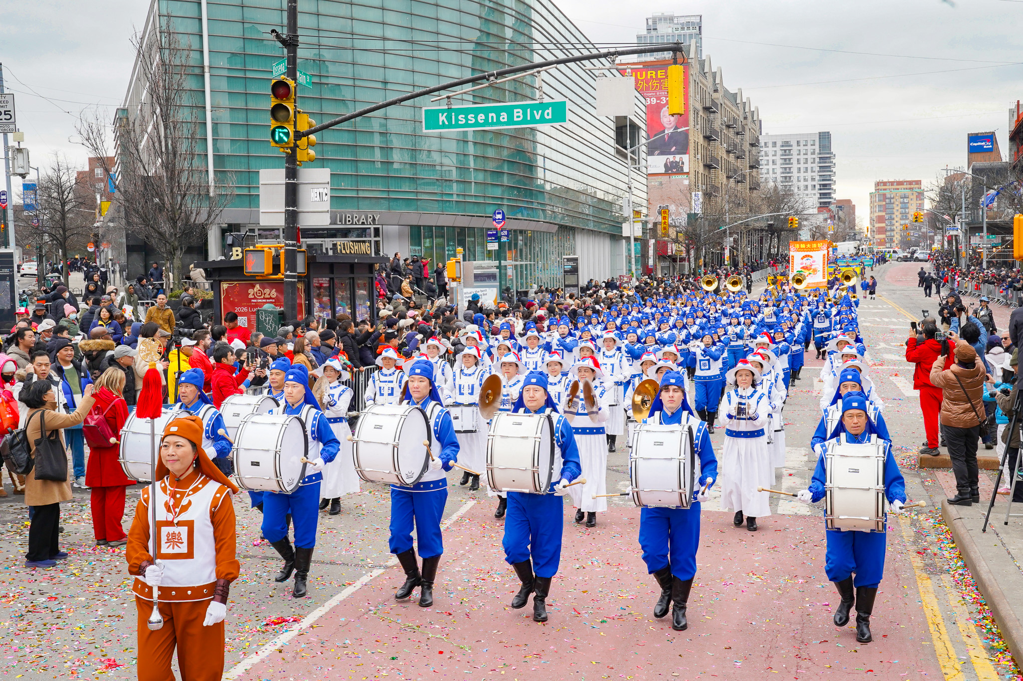 纽约新年游行 观众：盼法轮功回中国游行