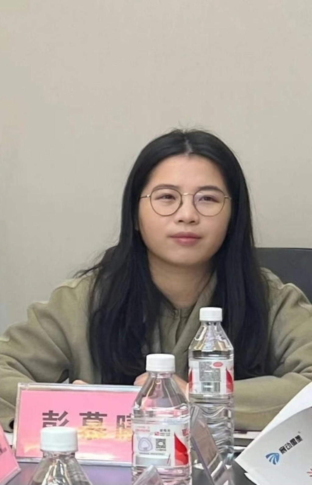 长沙体育局彭姓副处长嚣张霸占他人车位8日事件,成为全网焦点。 长沙体育局彭姓副处长嚣张霸占他人车位8日事件,成为全网焦点。