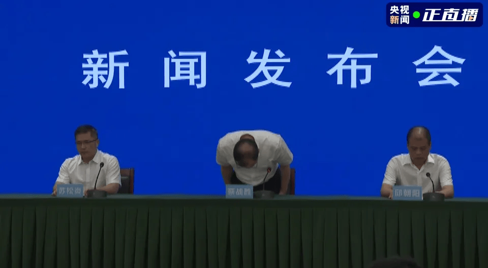 泉州市市长向所有遇难者家属、向全社会诚恳道歉。 泉州市市长向所有遇难者家属、向全社会诚恳道歉。