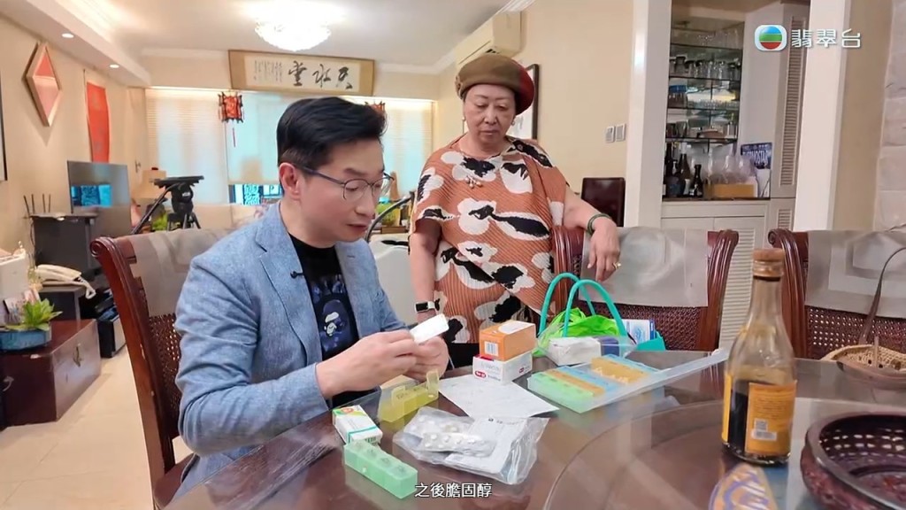 赵伟仁院长时刻关注家人健康。 赵伟仁院长时刻关注家人健康。