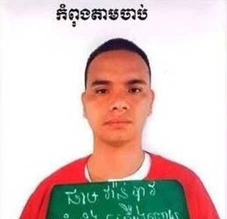 阮姓女子的丈夫庞万宝(29岁)是当天被押往法院受审的在押人员之一。柬中时报 阮姓女子的丈夫庞万宝(29岁)是当天被押往法院受审的在押人员之一。柬中时报