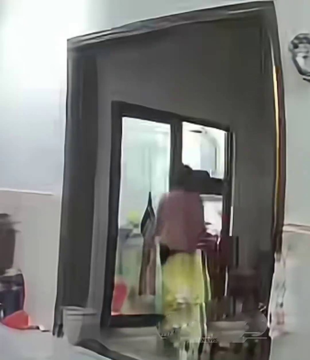 广东妇入厨房不久就发生爆炸。 广东妇入厨房不久就发生爆炸。