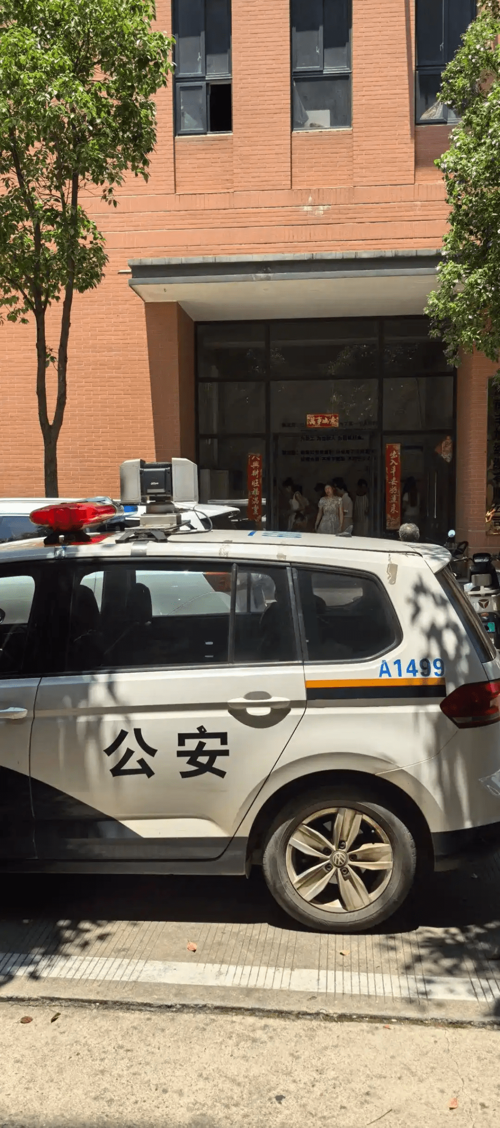 警方到场处理。 警方到场处理。