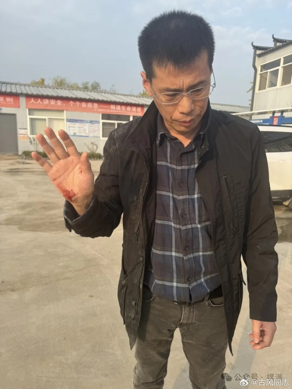 王文志位于中铁七局的施工现场遇袭。(微博) 王文志位于中铁七局的施工现场遇袭。(微博)
