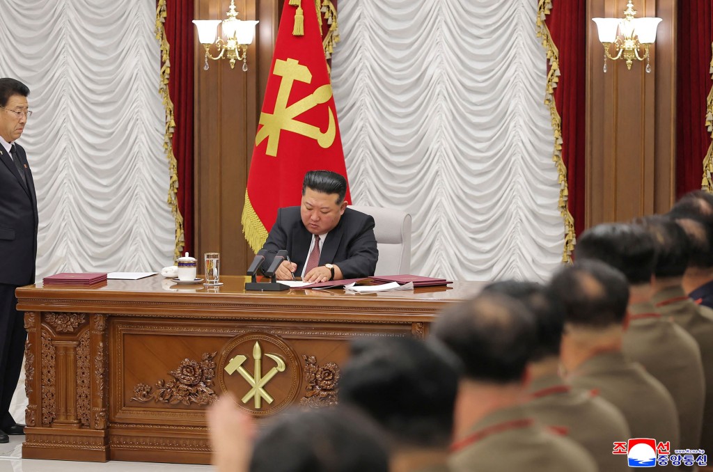 金正恩主持劳动党中央军事委员会扩大会议。法新社