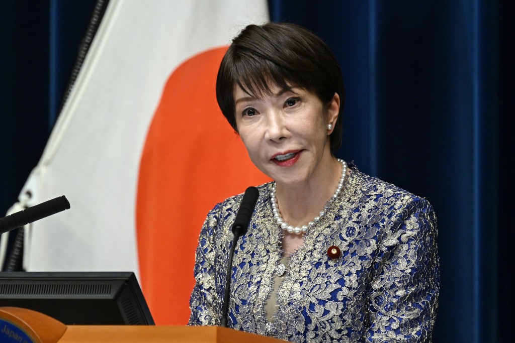 高市早苗再向靖国神社供奉祭品。美联社