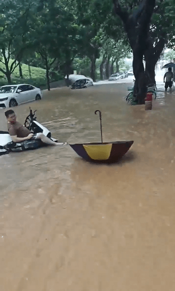 深圳18日暴雨致多地水浸。 抖音 深圳18日暴雨致多地水浸。 抖音