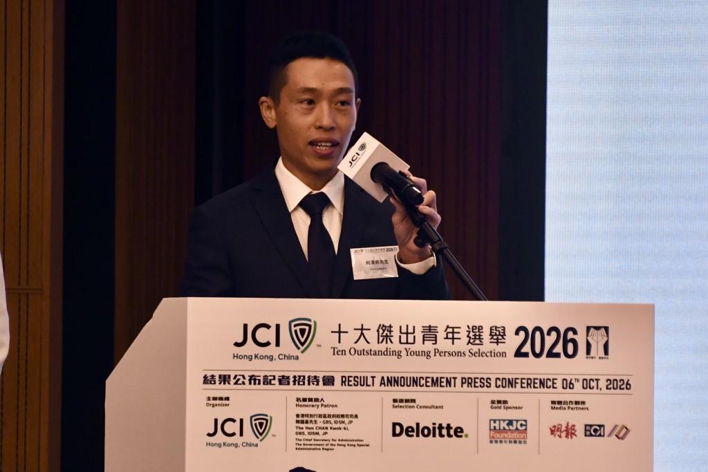 香港顶尖华人骑师何泽尧成功入选&ldquo;十大杰出青年选举2026&rdquo;，成为历来首位获选&ldquo;十大杰出青年&rdquo;的华人骑师。杨骏尧摄