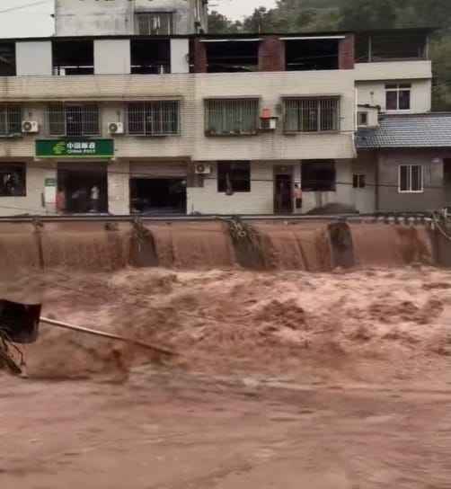 四川马边彝族自治县出现暴雨。四川观察 四川马边彝族自治县出现暴雨。四川观察