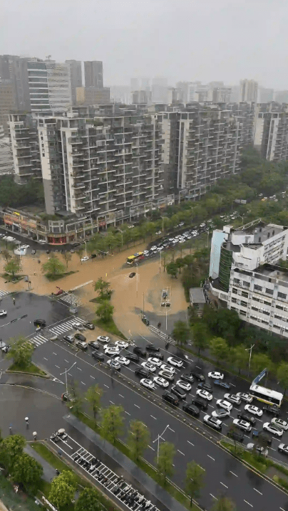 深圳18日暴雨致多地水浸。 小红书 深圳18日暴雨致多地水浸。 小红书