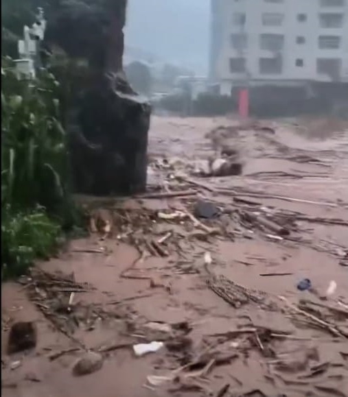 四川马边彝族自治县出现暴雨。四川观察 四川马边彝族自治县出现暴雨。四川观察