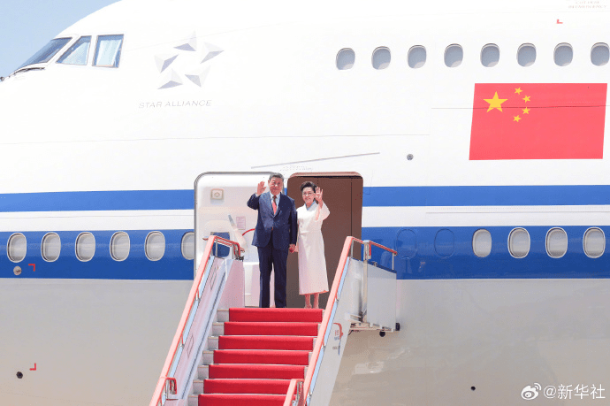 习近平专机抵达平壤。 新华社 习近平专机抵达平壤。 新华社