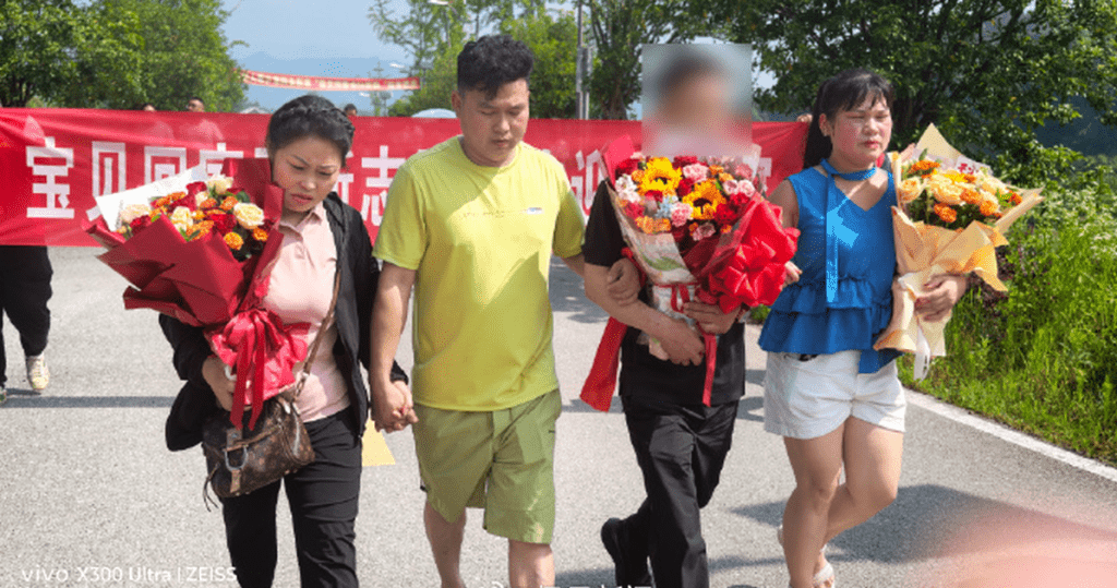 陈迪金前往阳新龙港镇石下村认亲。 陈迪金前往阳新龙港镇石下村认亲。