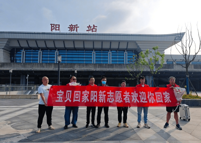 义工们协助下,陈迪金回乡认亲。 义工们协助下,陈迪金回乡认亲。