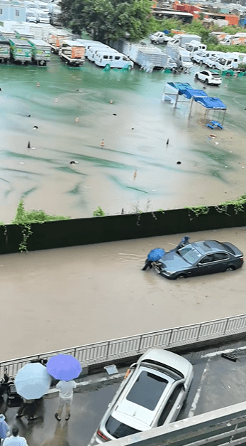 深圳18日暴雨致多地水浸。 抖音 深圳18日暴雨致多地水浸。 抖音