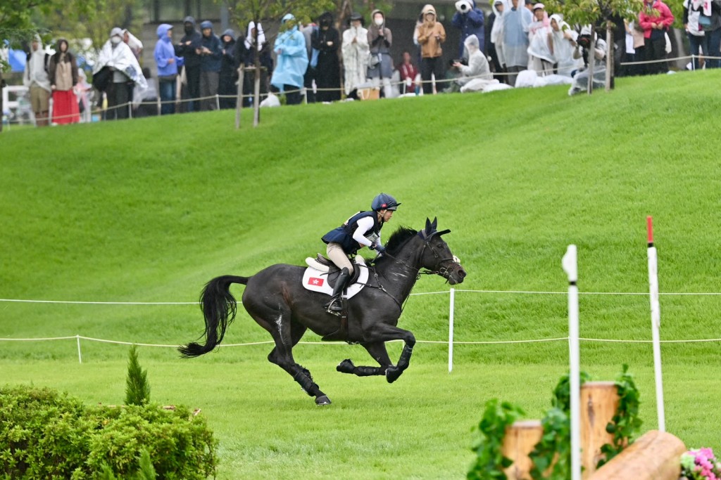 马术越野障碍赛: 何苑欣 - 2026名古屋亚运。刘骏轩摄 马术越野障碍赛: 何苑欣 - 2026名古屋亚运。刘骏轩摄