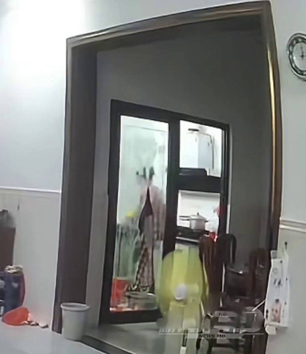 广东妇入厨房不久就发生爆炸。 广东妇入厨房不久就发生爆炸。