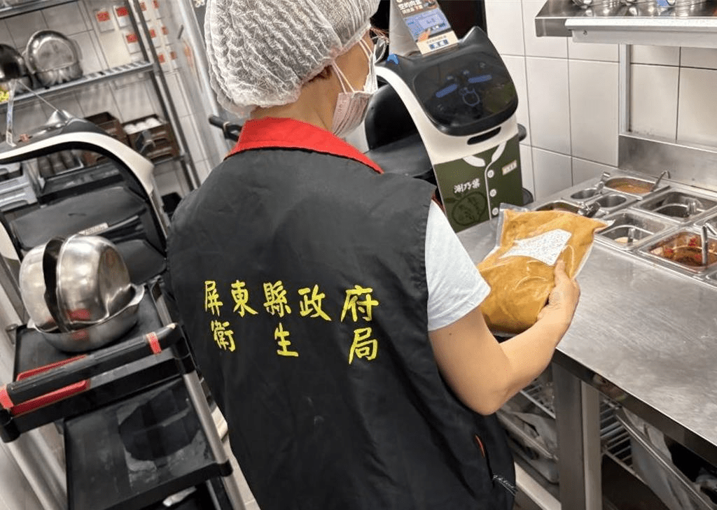 台湾致癌毒油风暴延烧,屏东制造商“台湾有明”有33项产品供货35家下游业者,屏县府8日要求立即停售、全面下架。屏县府 台湾致癌毒油风暴延烧,屏东制造商“台湾有明”有33项产品供货35家下游业者,屏县府8日要求立即停售、全面下架。屏县府