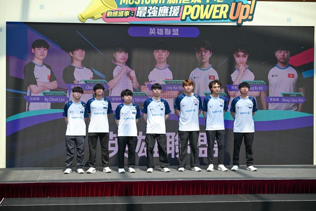 港队《英雄联盟》由上路邹树德（YSKM）、打野曾德霖（Holo）、中路伍焯纶（Pretender）、下路李修楠（1xn）、辅助凌启荣（Kaiwing）和罗智杰（Keres）出战。摄影：魏国谦