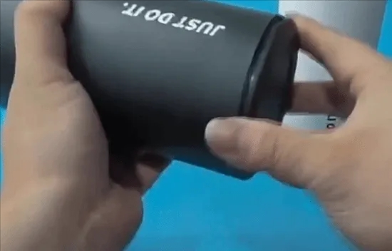 打开底座水杯可暗藏手机。 打开底座水杯可暗藏手机。