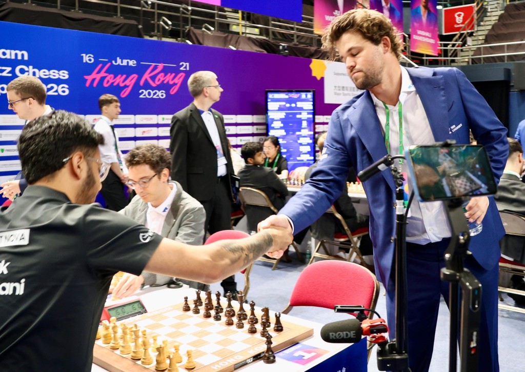 “挪威世一”卡尔森(Magnus Carlsen)坐阵的WR Chess 暂首天录得3场胜利。徐嘉华摄 “挪威世一”卡尔森(Magnus Carlsen)坐阵的WR Chess 暂首天录得3场胜利。徐嘉华摄