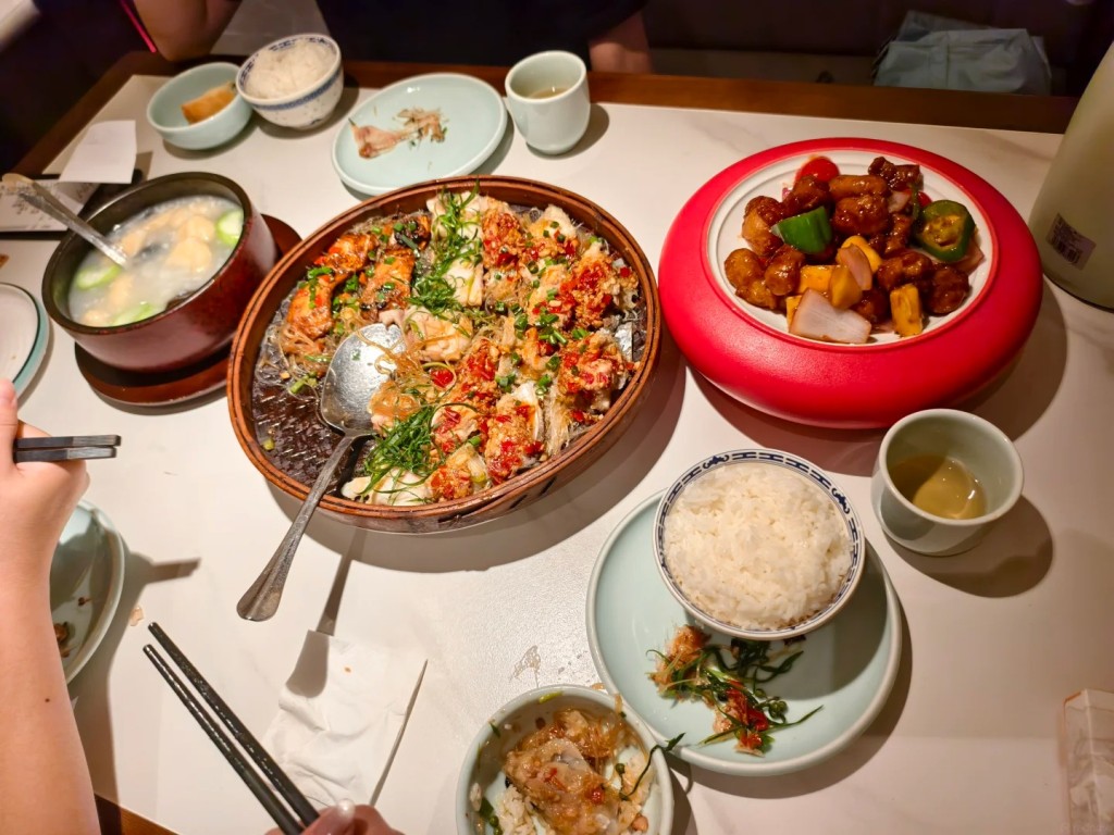 深圳龙岗有食肆被发现食材及餐具有活蛆虫。小红书 深圳龙岗有食肆被发现食材及餐具有活蛆虫。小红书