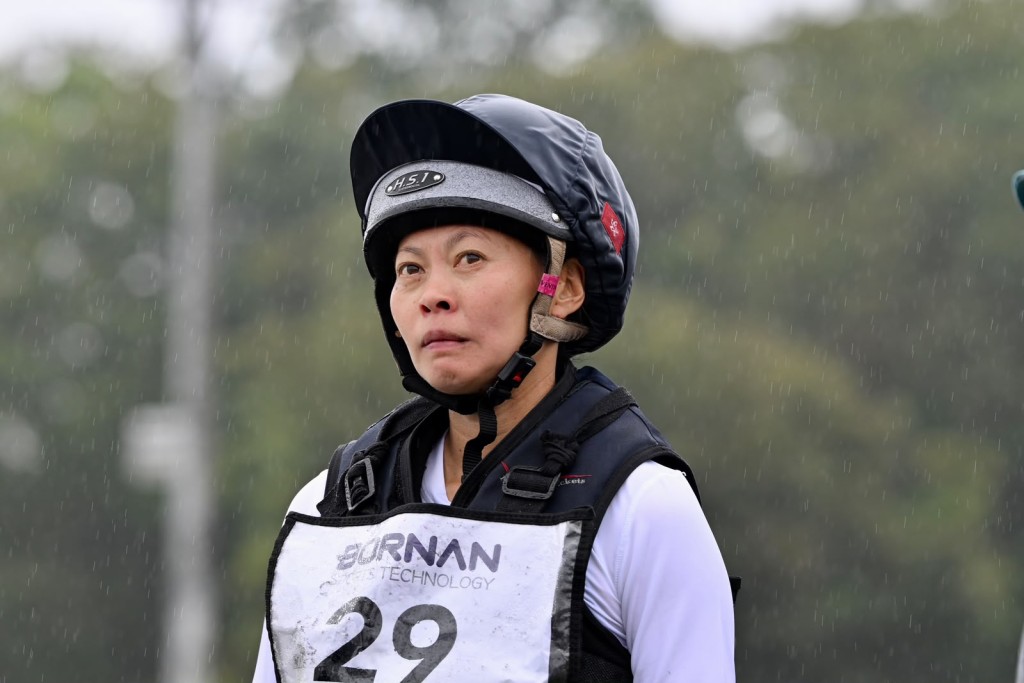 马术越野障碍赛: 何苑欣 - 2026名古屋亚运。刘骏轩摄 马术越野障碍赛: 何苑欣 - 2026名古屋亚运。刘骏轩摄
