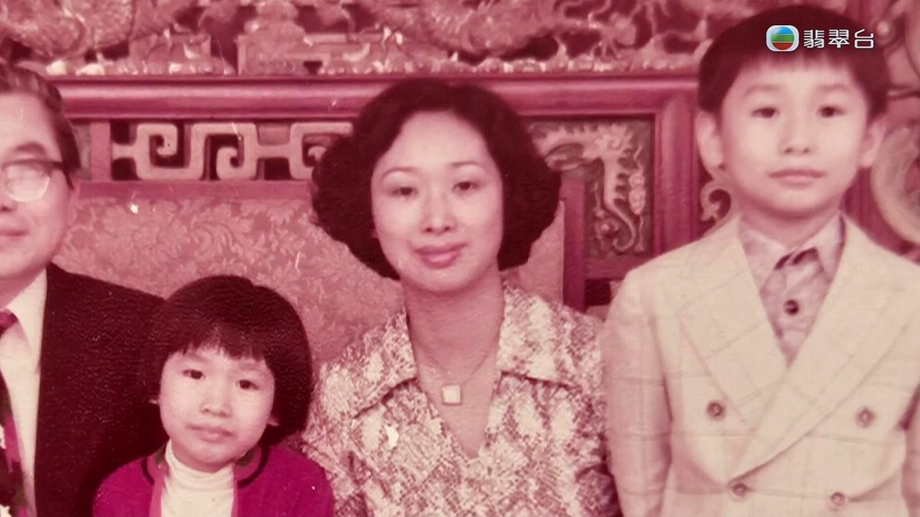 赵伟仁院长妈妈曾是护士,现时是一名知名画家。 赵伟仁院长妈妈曾是护士,现时是一名知名画家。