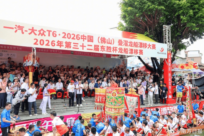 佛山叠滘龙船漂移大赛。 佛山叠滘龙船漂移大赛。