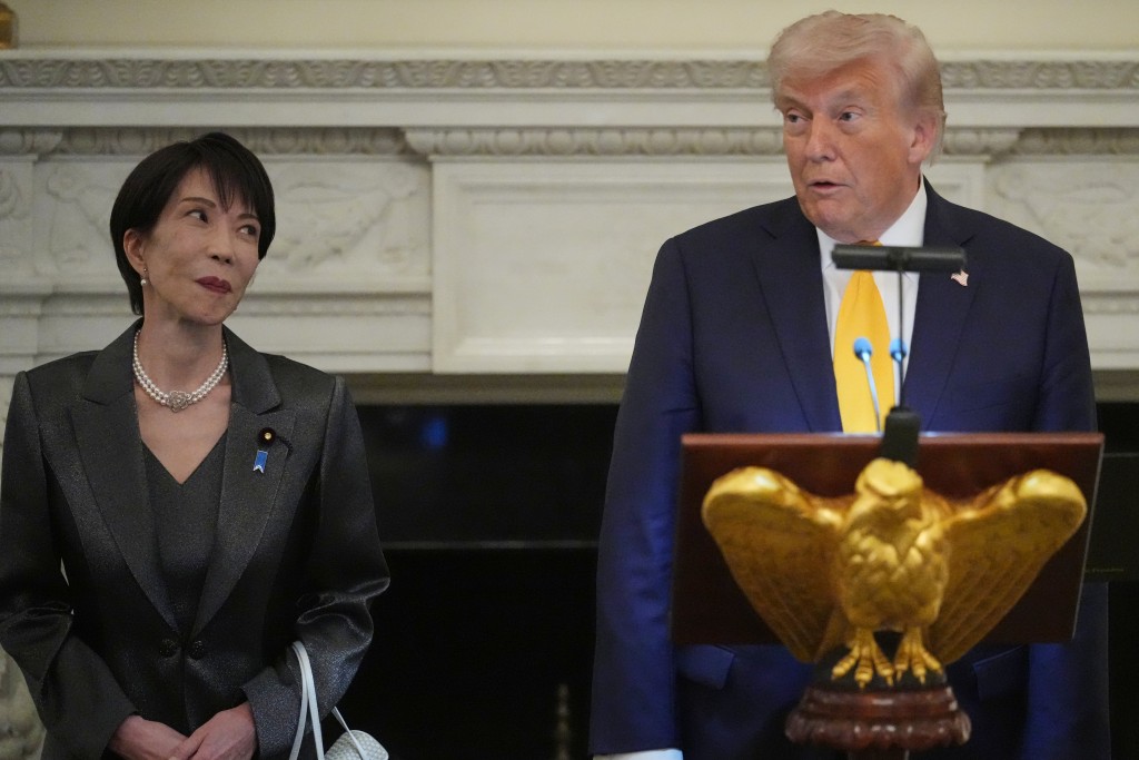 今年3月,日本首相高市早苗访美,传媒拍下其趣怪表情。美联社 今年3月,日本首相高市早苗访美,传媒拍下其趣怪表情。美联社