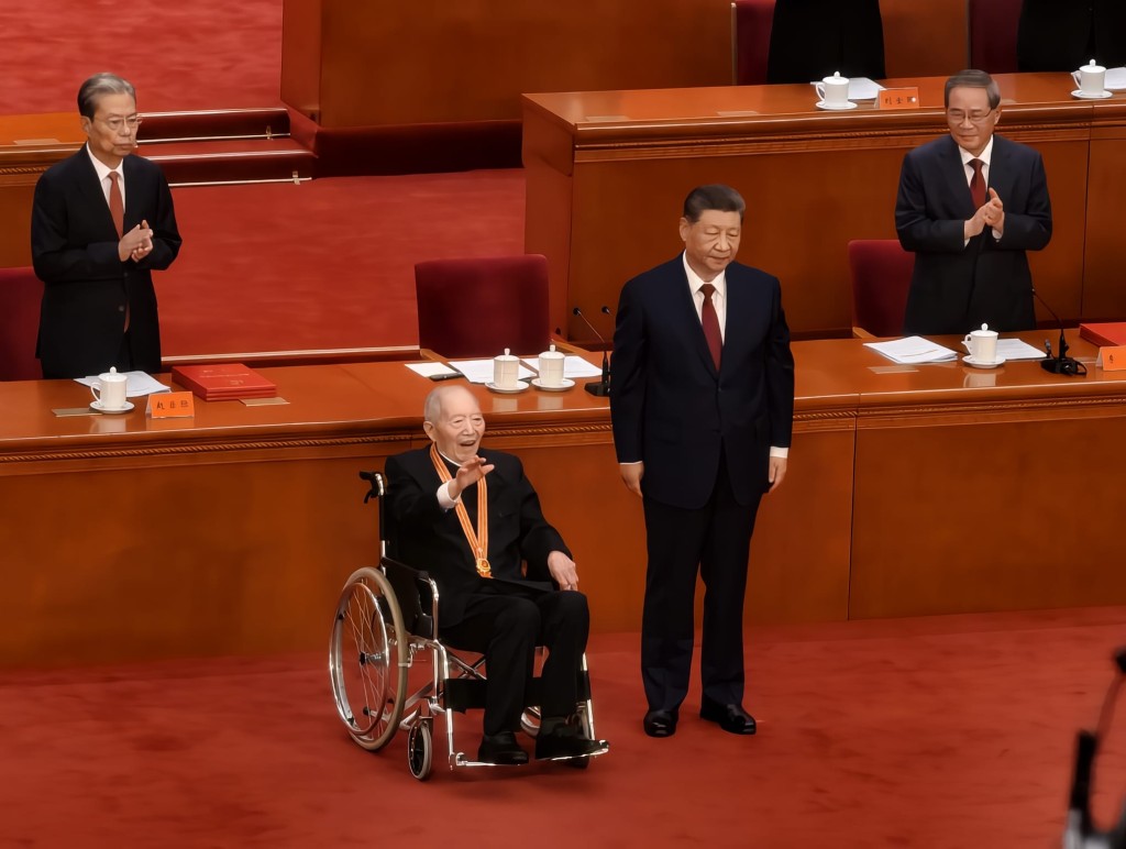 老兵王于昌上世纪五六十年代击落美制U-2侦察机,获授“七一勋章”。杨浚源摄 老兵王于昌上世纪五六十年代击落美制U-2侦察机,获授“七一勋章”。杨浚源摄