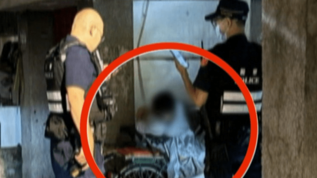 警方实际测试后，发现该串钥匙无法开启住宅内任何一扇门。东森新闻