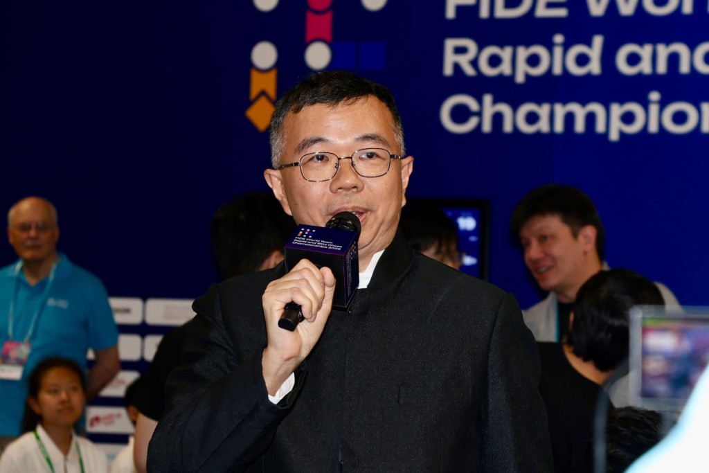 Daniel在今次比赛一身兼多职,除司仪及参赛选手外,周日会帮电视台做赛事评述员。徐嘉华摄 Daniel在今次比赛一身兼多职,除司仪及参赛选手外,周日会帮电视台做赛事评述员。徐嘉华摄