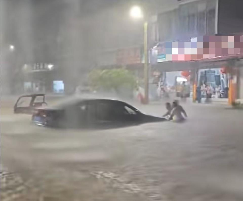 3小时降雨破极值！广西巴马暴雨致城区内涝