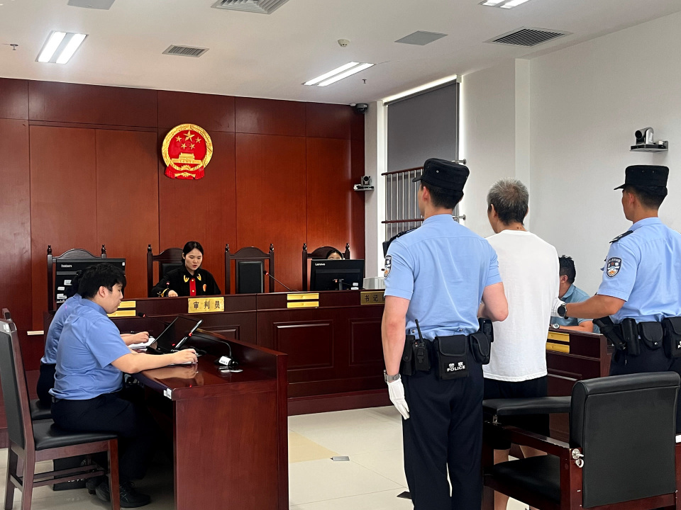乘客“开门杀”致骑车人死亡，网约车司机一审获刑