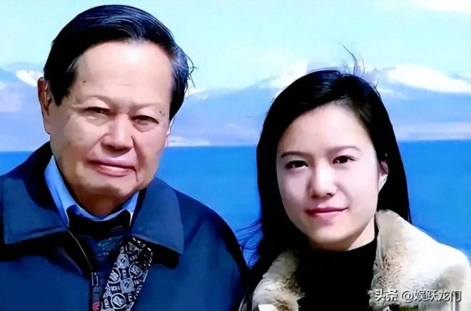 杨振宁离世7个月后，翁帆一张骑马照，让不少人坐不住了