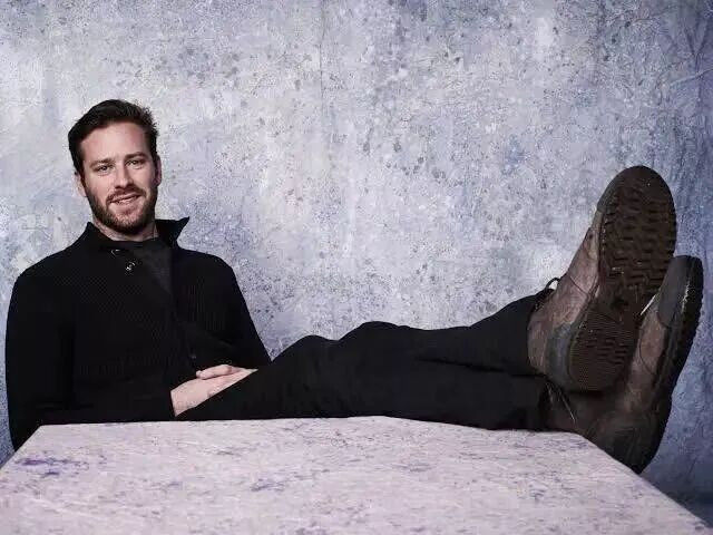 Armie Hammer 坦言没钱,曾祖父把钱都捐了,自己继承不到！