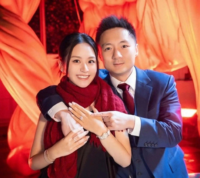恭喜！香港知名富商终于宣布妻子怀孕，目标生五个儿子和一个女儿