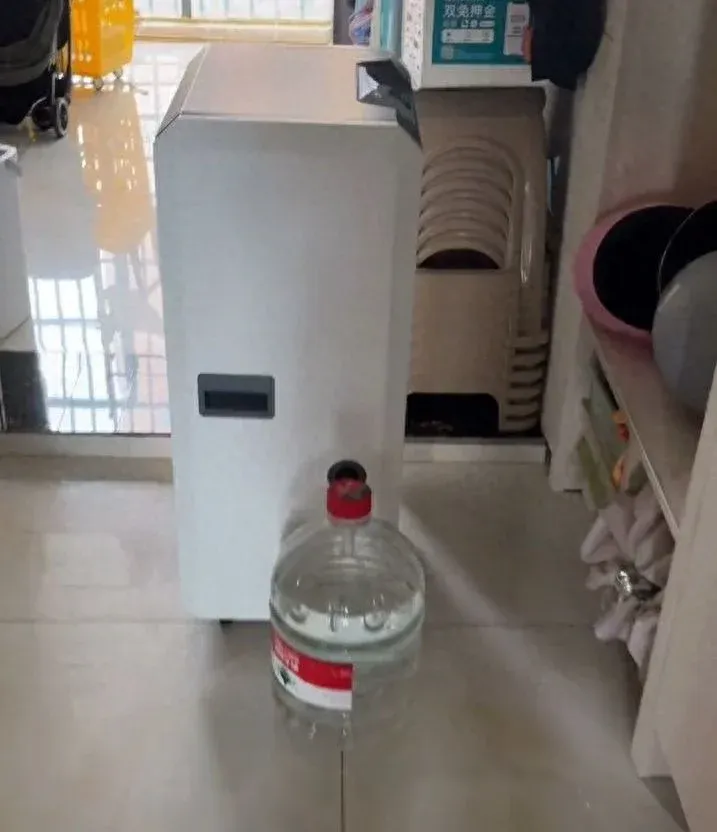 “湿度快赶上亚马逊雨林了” 南方城市居民连夜购买除湿机