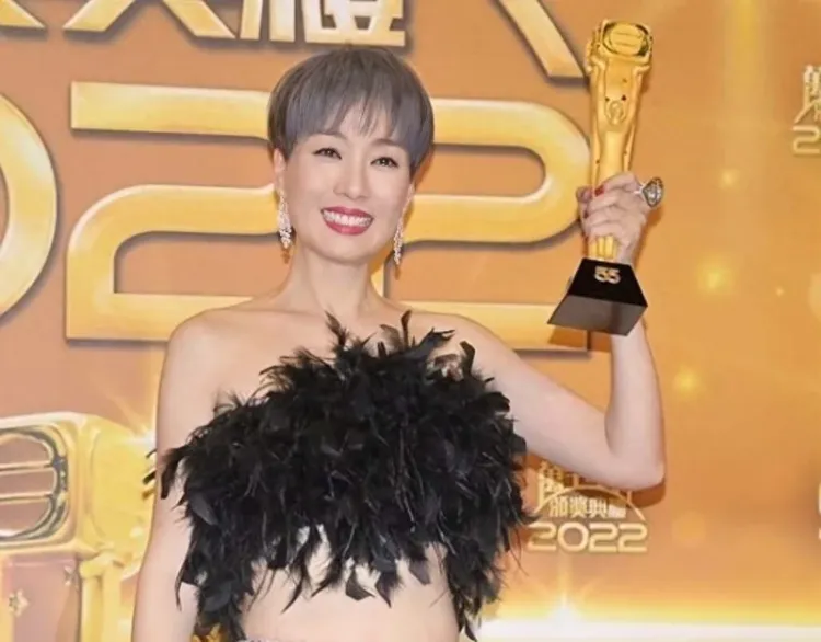 香港演员拿下视后两年无剧可拍 转型拍短剧