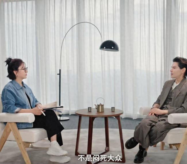 向佐痛斥父母网曝弟弟！致向佑患心病....