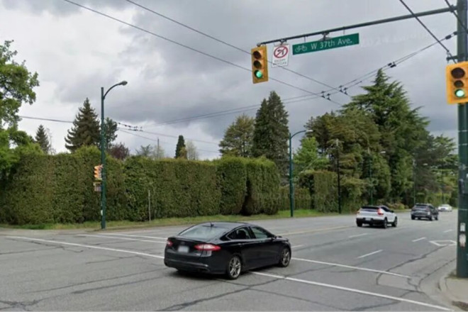 温哥华危险劫车事件!车翻了 报应真快，已被警方拘留