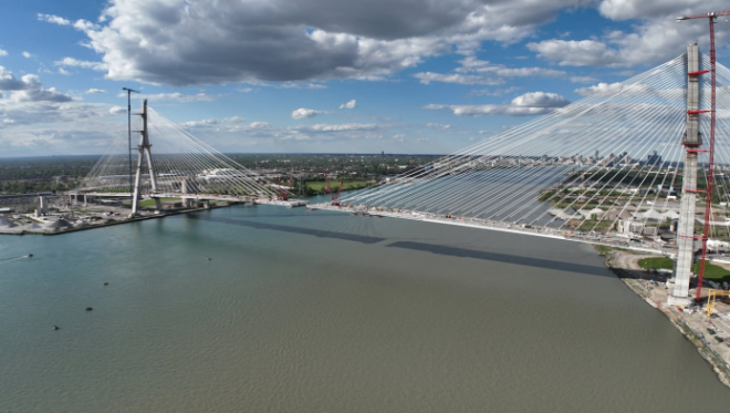 特朗普威胁：至少给一半，否则不许通车