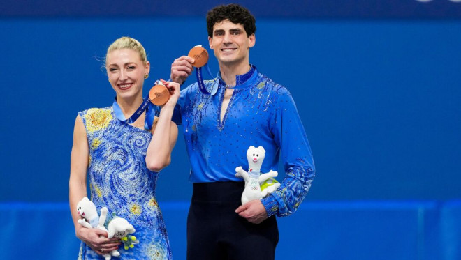 终于圆梦！加拿大冰舞老将15年坚守，摘下奥运铜牌