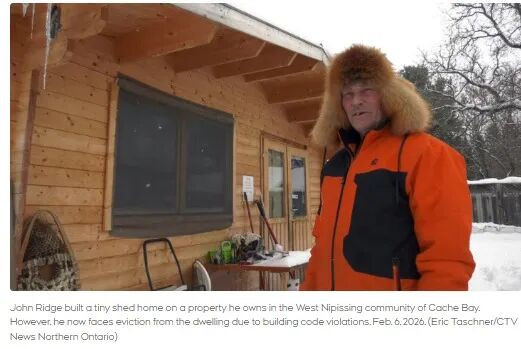 加国男子买地自建迷你屋 市政威胁封门