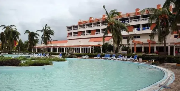 加拿大华人爱去的度假胜地陷入绝境:大量酒店空置!游客全被切断!