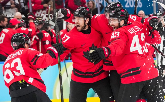 加拿大男子冰球半决赛逆转击败芬兰：率先晋级冬奥金牌决赛