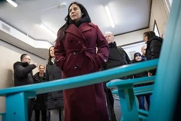 新市长上任百日给自己打80分：面对蒙特利尔“烂摊子”