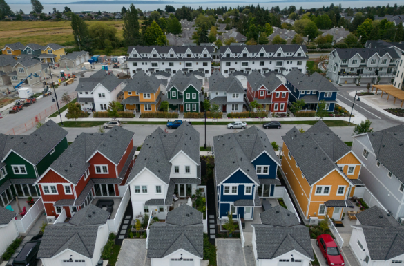 加拿大房贷债务逼近2万亿，但是年轻人背负重债也难买得起首套房